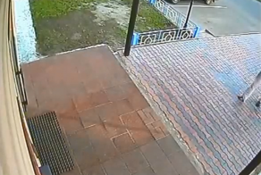 Российские полицейские применяют запрещенный  бесконтактный бой