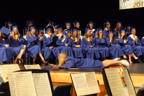 Веселое вручение дипломов