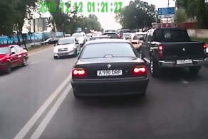 Быдло на BMW получает по заслугам