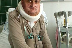 Хирурги срезали с шеи мужчины 6-килограммовый воротник