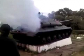 Ополченцы Константиновки завели танк -памятник