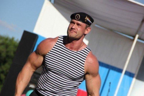 Русский морпех стал победителем турнира Арнольда Шварценеггера