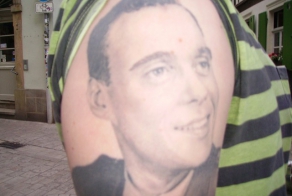  Дедушка на руке