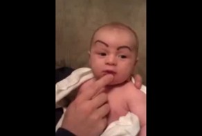 Папа угорает))