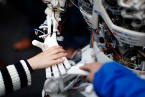 Компьютерная программа прошла тест Тьюринга впервые в мире.