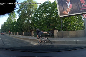 Велосипедист самоликвидировался