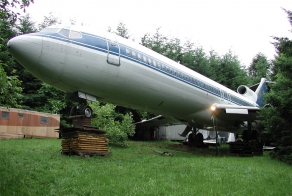 Boeing-727 - домик в лесу.