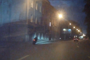 Люк стал причиной аварии