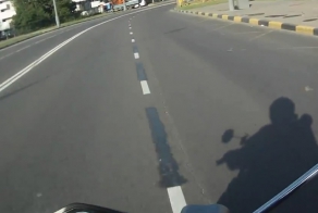 Междурядье на пустой дороге