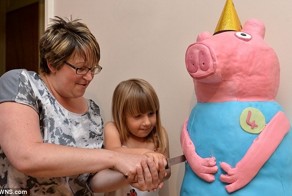 Огромный торт в виде свинки