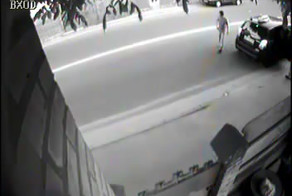 Range Rover сбил пешехода и скрылся.