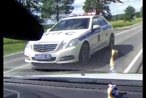 Чиновники едут по встречке...