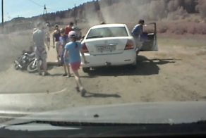 Три человека на одном мотоцикле