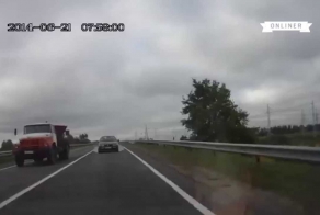 Ахтунг ! Дураки на дорогах ! или Опасный обгон на мосту