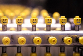 Как производят конструктор LEGO
