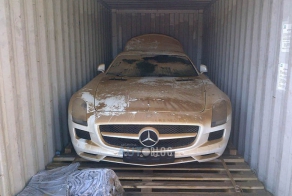 Контейнер с новым Mercedes-Benz SLS AMG упал с корабля