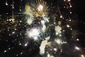 Беспилотник в зоне поражения фейерверка