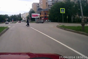 Шашечник на пешеходном переходе