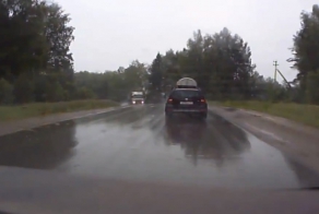 Фура махнукла хвостом