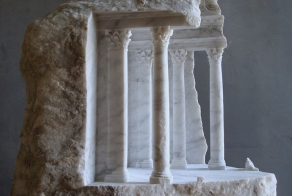 Миниатюрный интерьер в мраморном камне