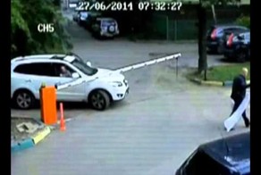 Дерзкое нападение идиота на Шлагбаум