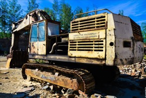Брошенная карьерная техника