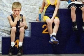 Обломы людей, которые стали праздновать победу раньше времени