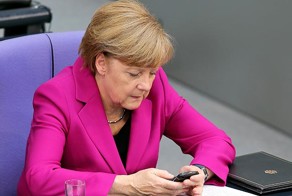 Лицензированный шпион из США для бундеста. Проблемы с правообладателем