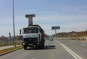 Суровый водила мусоровоза