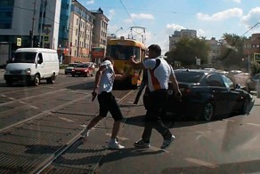 В Центре Екатеринбурга водители устроили разборку в стиле ГТА