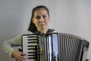 Талантливая аккордеонистка