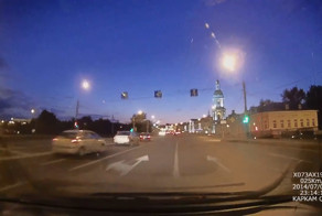 Негодяй проскочил на красный