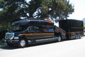 Ford F-750 Dunkel Luxury Hauler 4х4