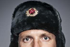 Стронг рашен мэн, водка и калашникофф