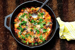 Рецепт. Креветки с маслинами и сыром