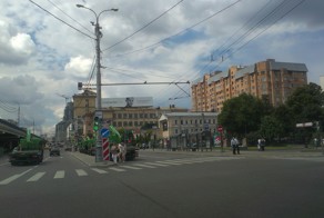 Эвакуаторщики, въехавшие под "кирпич" попали в кадр. Это лишение прав!