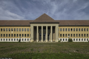 Внутри заброшенной школы Гитлерюгенд