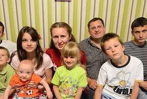 Репортаж: как живет белорусская семья, в которой 11 детей