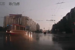 Авария дня 1593. Самосвал и трамвай