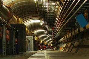 Ускоритель HERA (научный центр DESY, Гамбург)