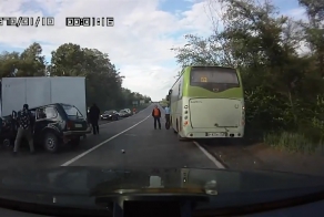 Автобус не уступил дорогу Ниве