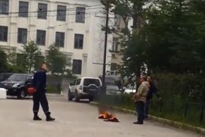 Сотрудник МЧС спас мужчину от самосожжения