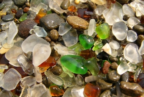 Стеклянный пляж