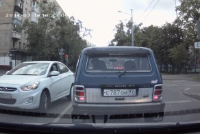 Нормально повернула