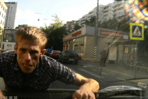 Прокатился на капоте