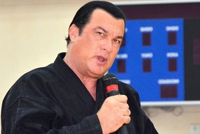 Стивен Сигал споет в Севастополе гимн Донецкой Народной Республики