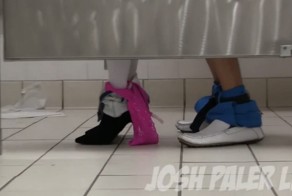 Секс в общественном туалете. Розыгрыш!