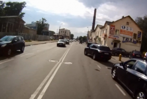 Мотоциклист и автомобилист