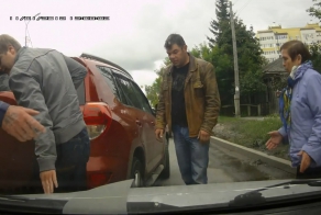 Устроили пробку на ровном месте