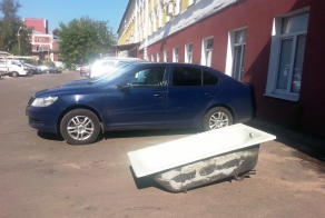 Прикол на автомобильной стоянке